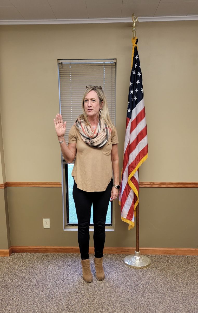 Mayor Boatright being sworn in May 13, 2024